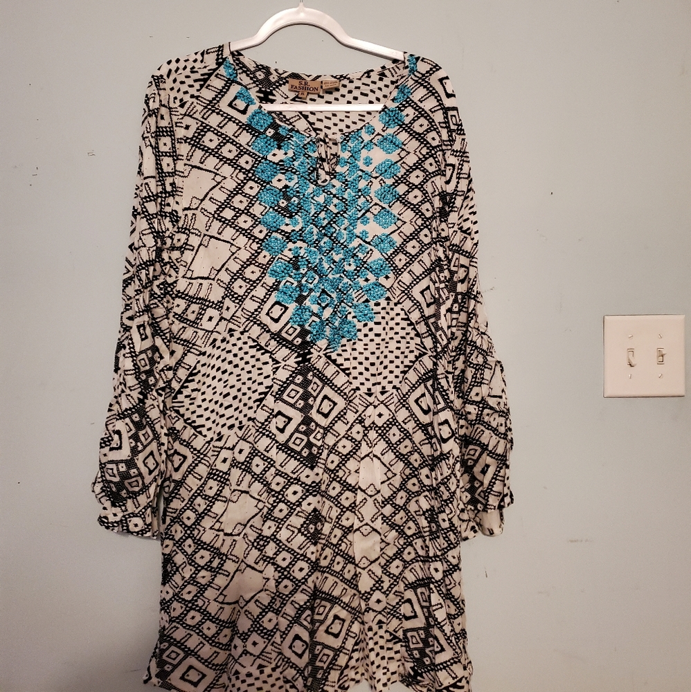 Bell sleeve black with turquoise dress xl
